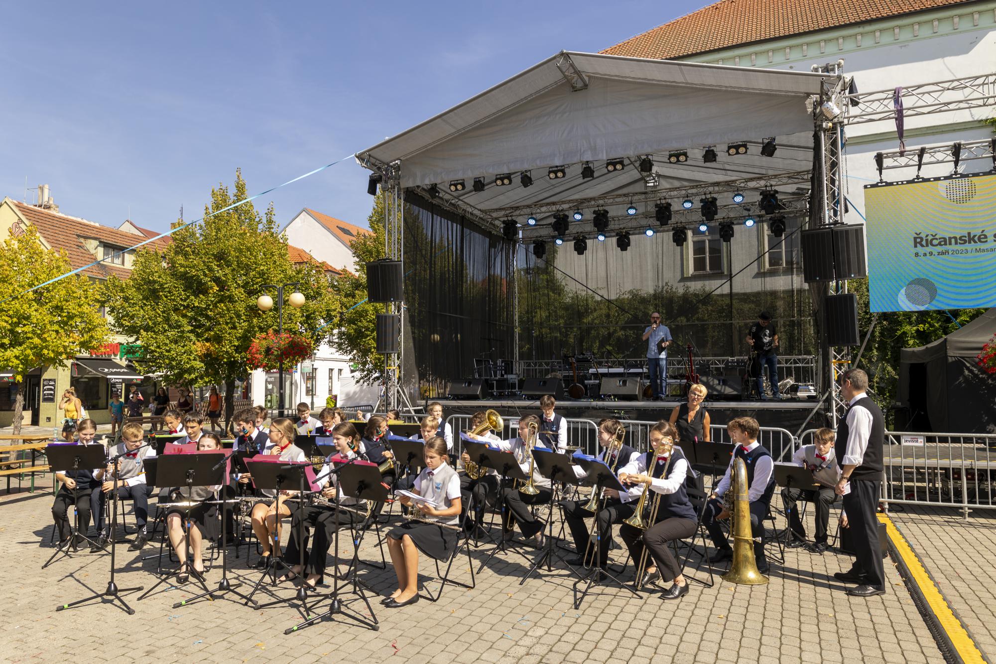 Sobotní program odstartoval skvělý Taneční orchestr ZUŠ Říčany